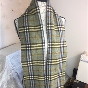 Burberry wool scarf